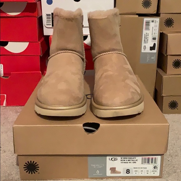ugg mini bailey bow metallic driftwood